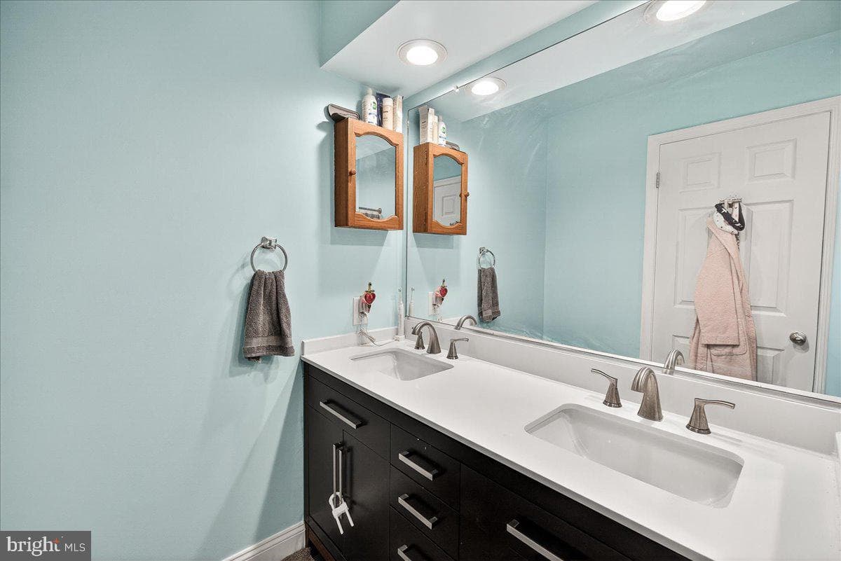 7093 Gresham Court W photo 30