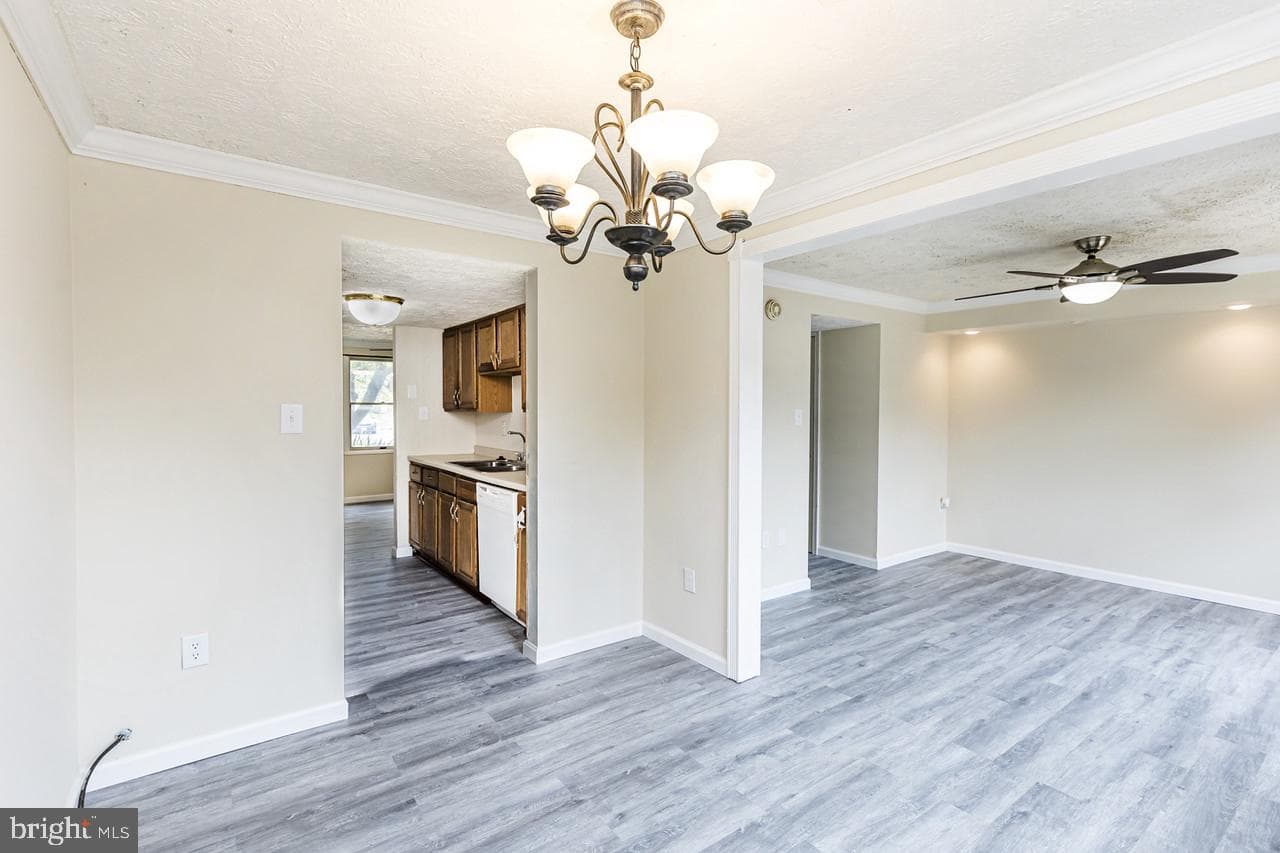 122 Sandalwood Court photo 3