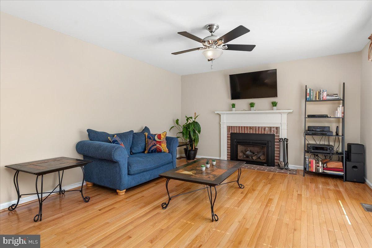 2110 Foxfield photo 16
