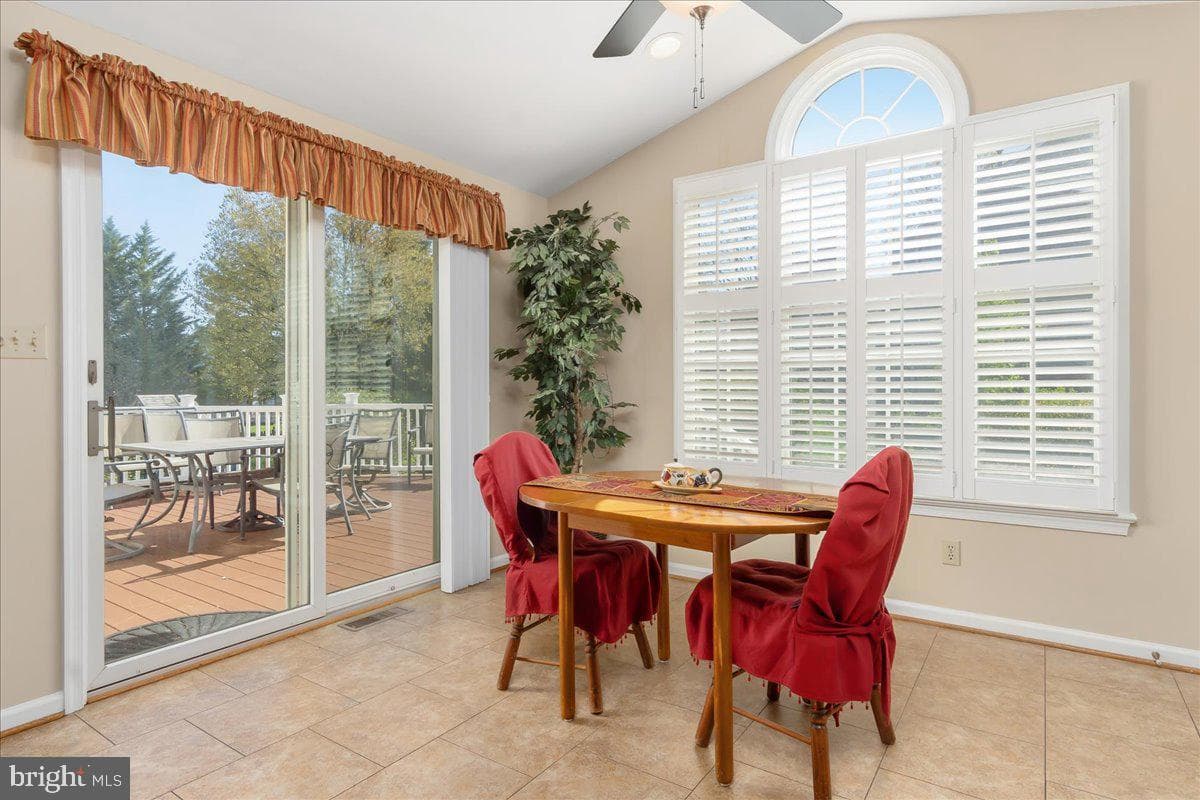2110 Foxfield photo 23