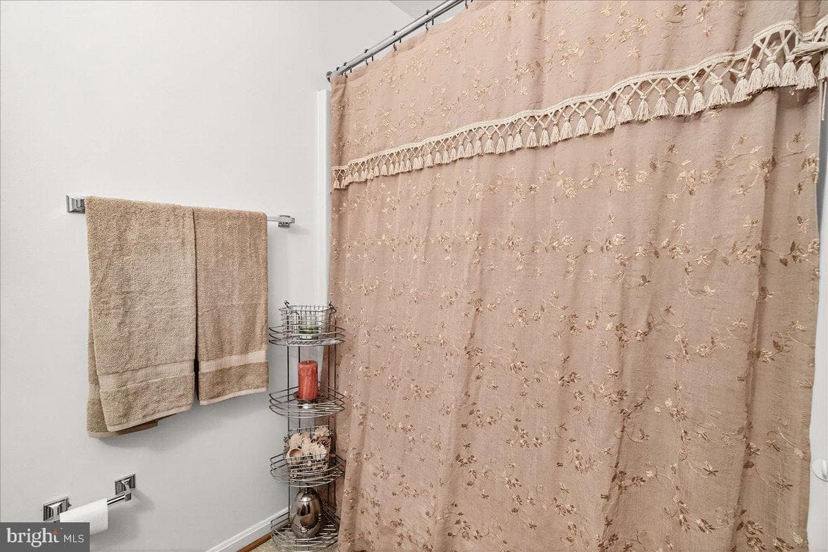 1103 Midvale Avenue photo 13
