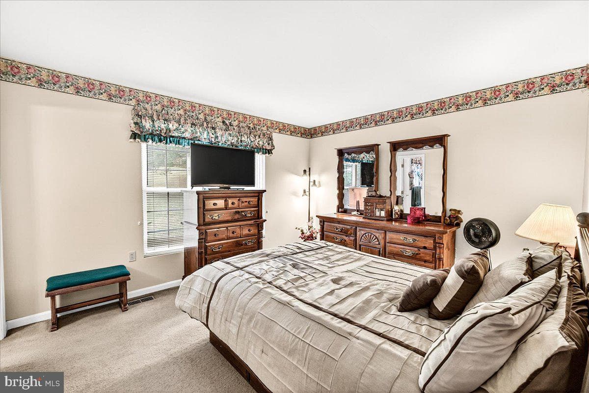 1103 Midvale Avenue photo 15