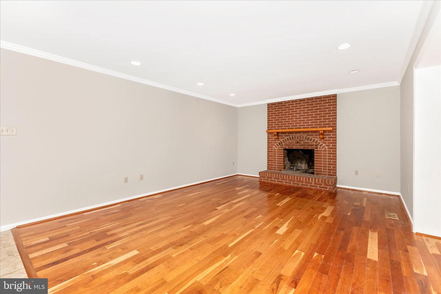 302 Holleybrooke Court photo 10