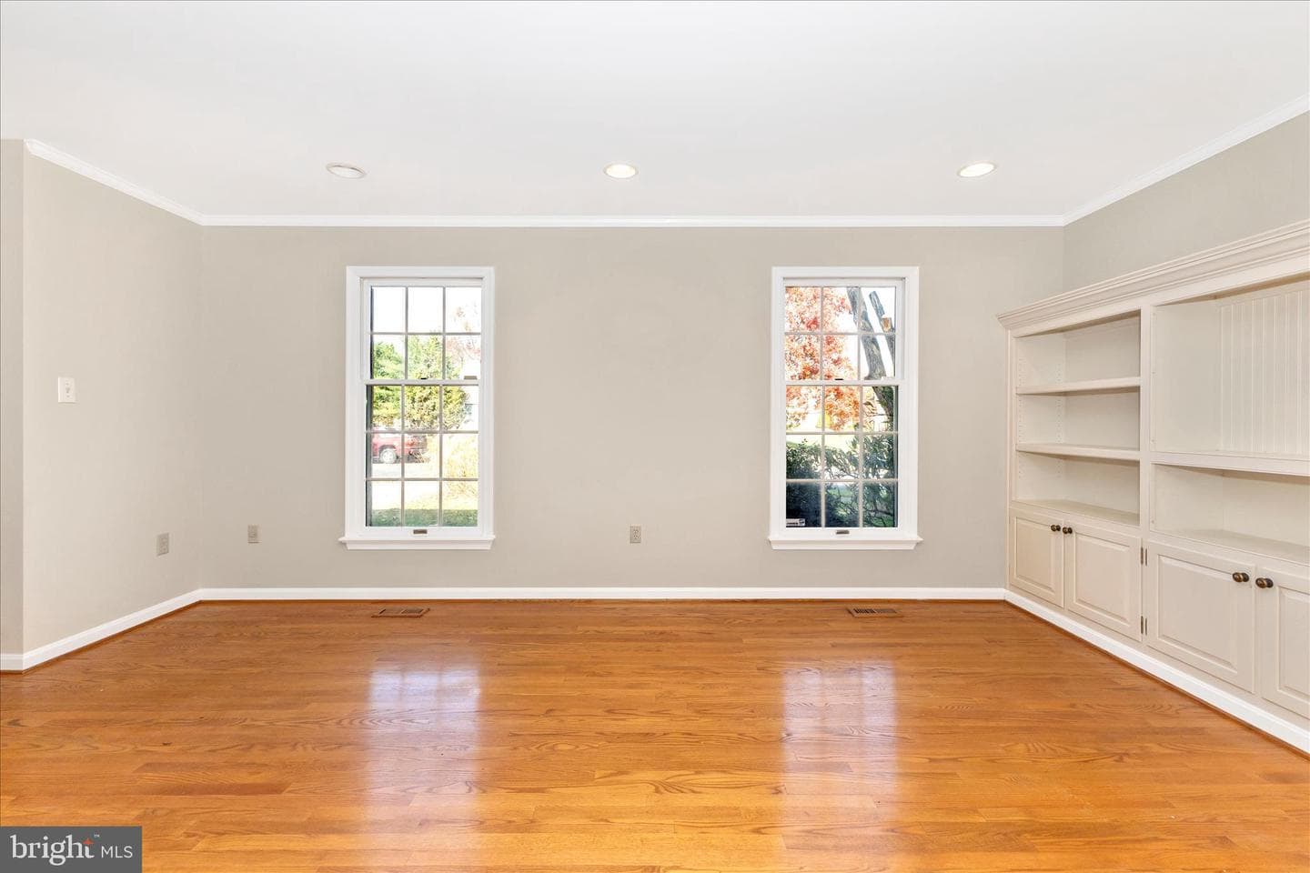 302 Holleybrooke Court photo 4