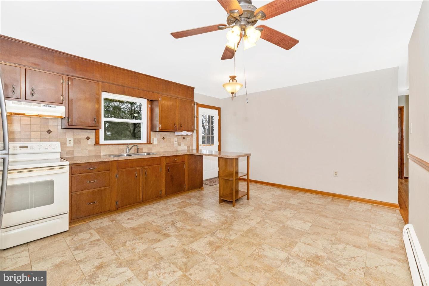 10223 Liberty Road photo 12
