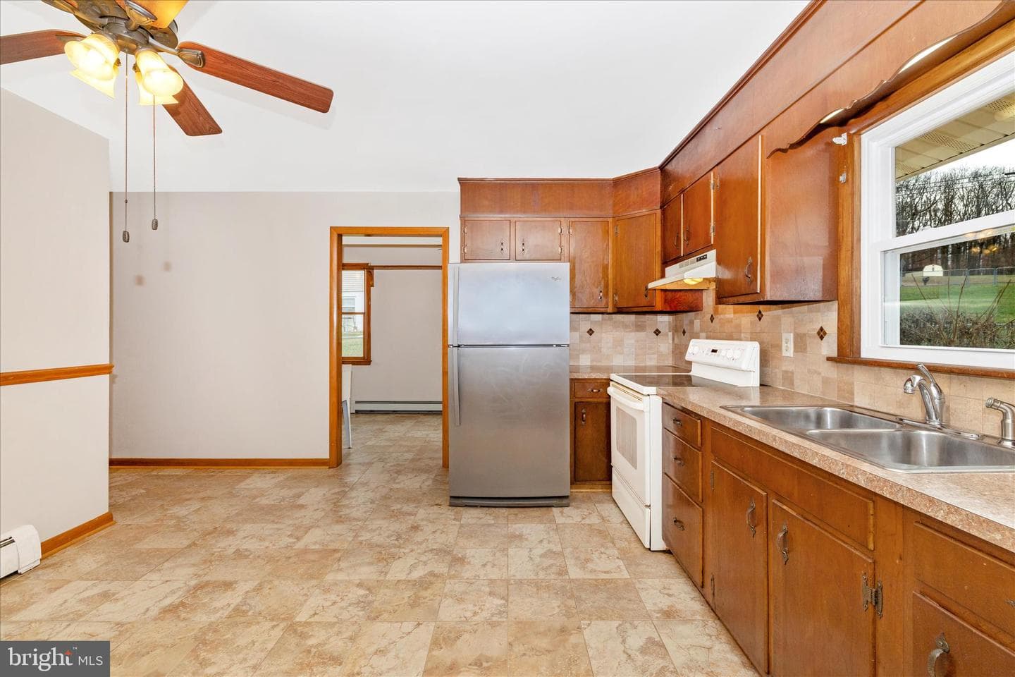 10223 Liberty Road photo 15