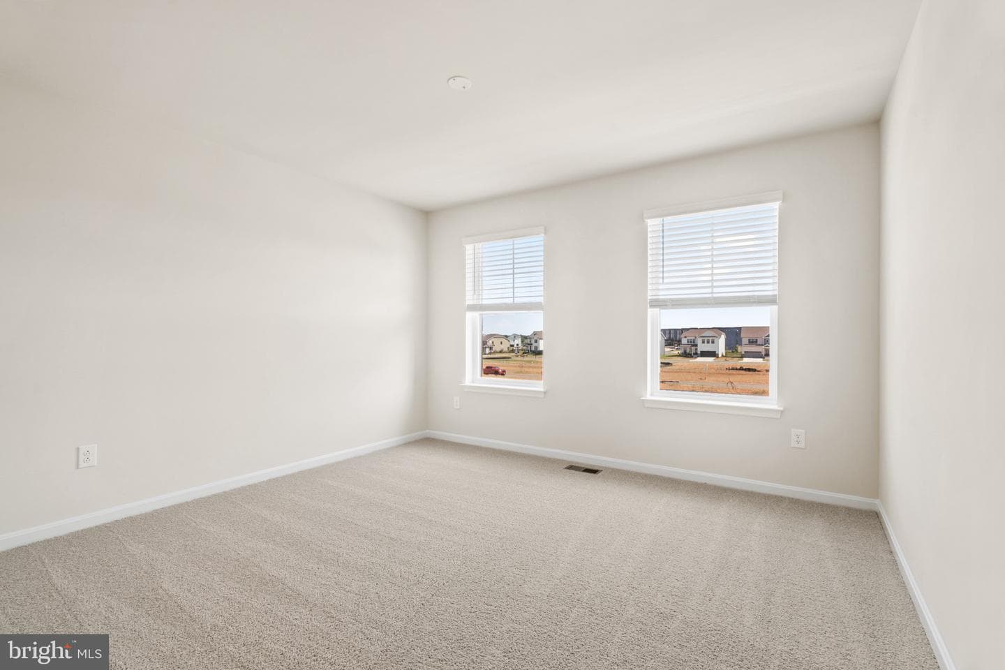 455 Ensemble Way photo 33