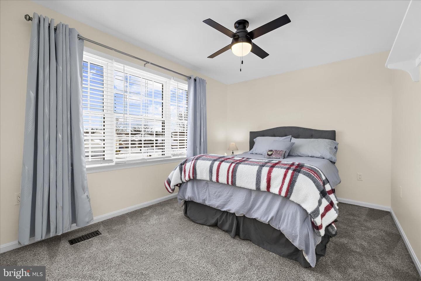 264 Providence Circle photo 34