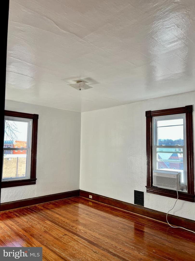 8 N Virginia Avenue photo 5