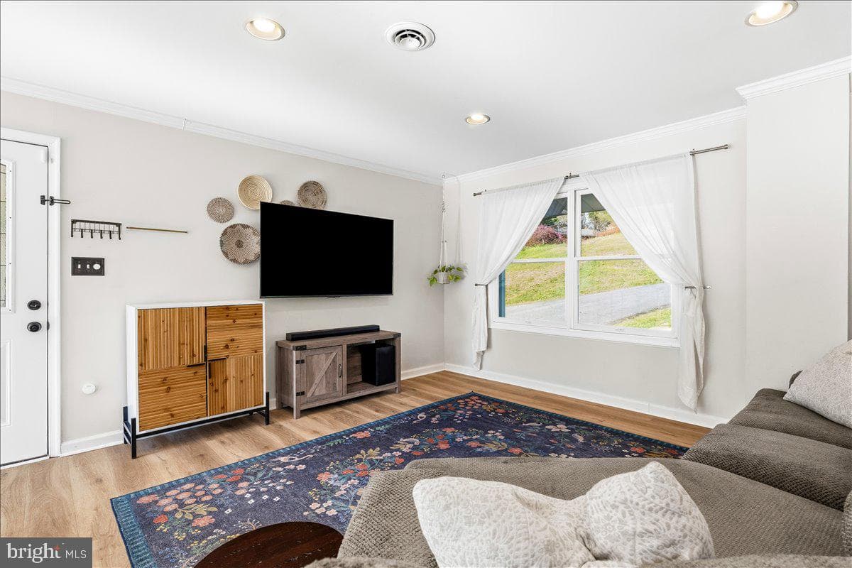 4389 Moleton Drive photo 14