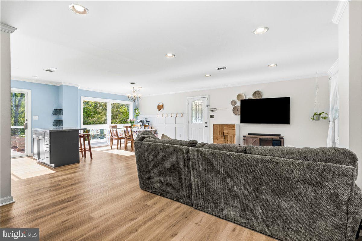 4389 Moleton Drive photo 17