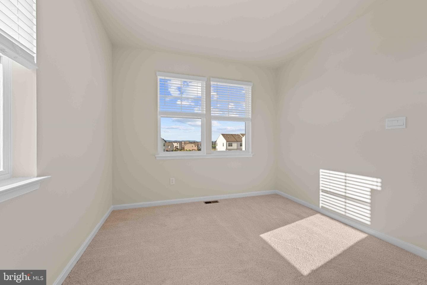 417 Ensemble Way photo 24