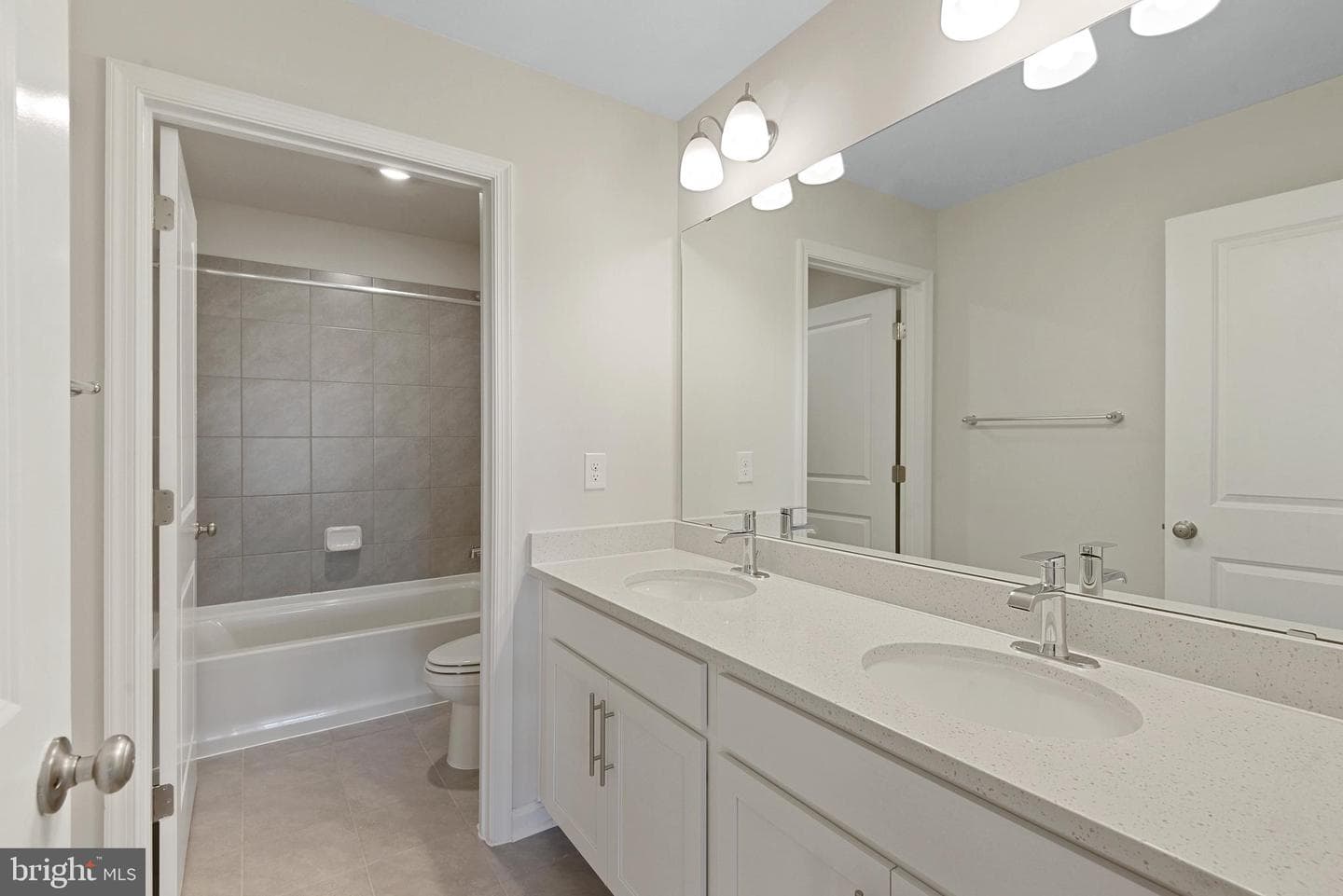 457 Ensemble Way photo 20