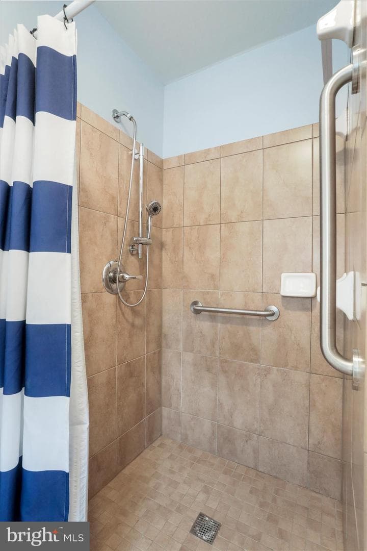 101 E Elizabeth Street photo 21