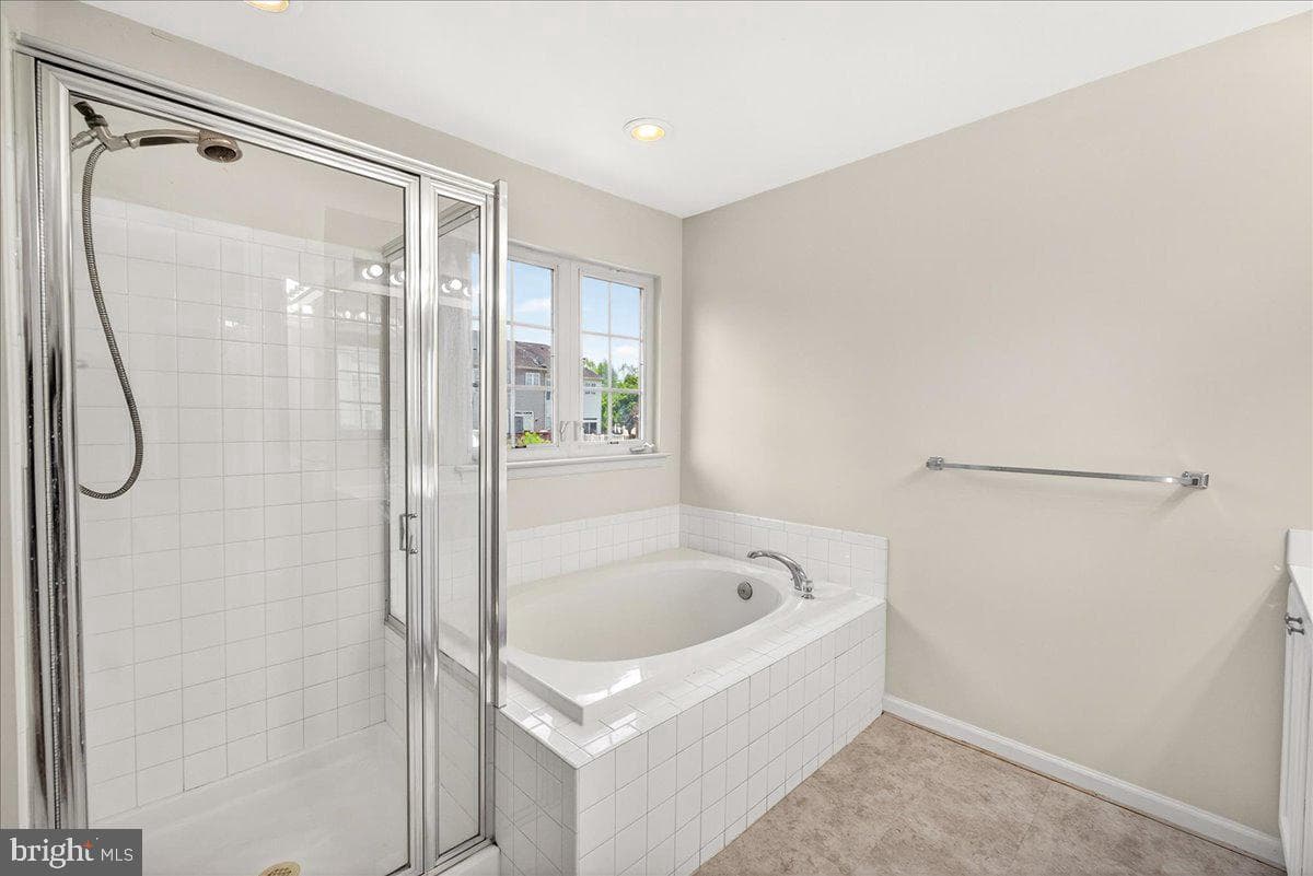 126 Fiona Way photo 22