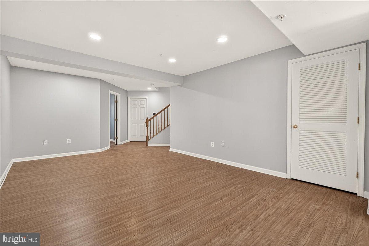 126 Fiona Way photo 31