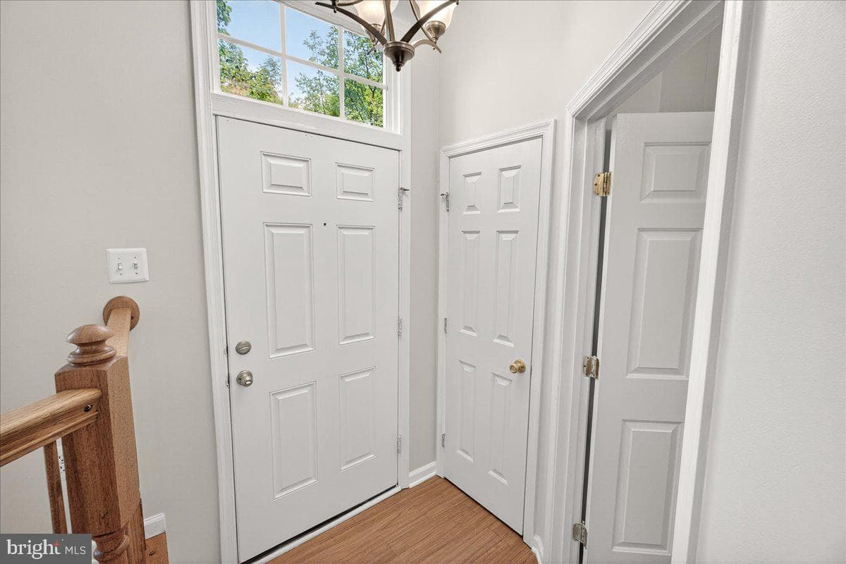 126 Fiona Way photo 7