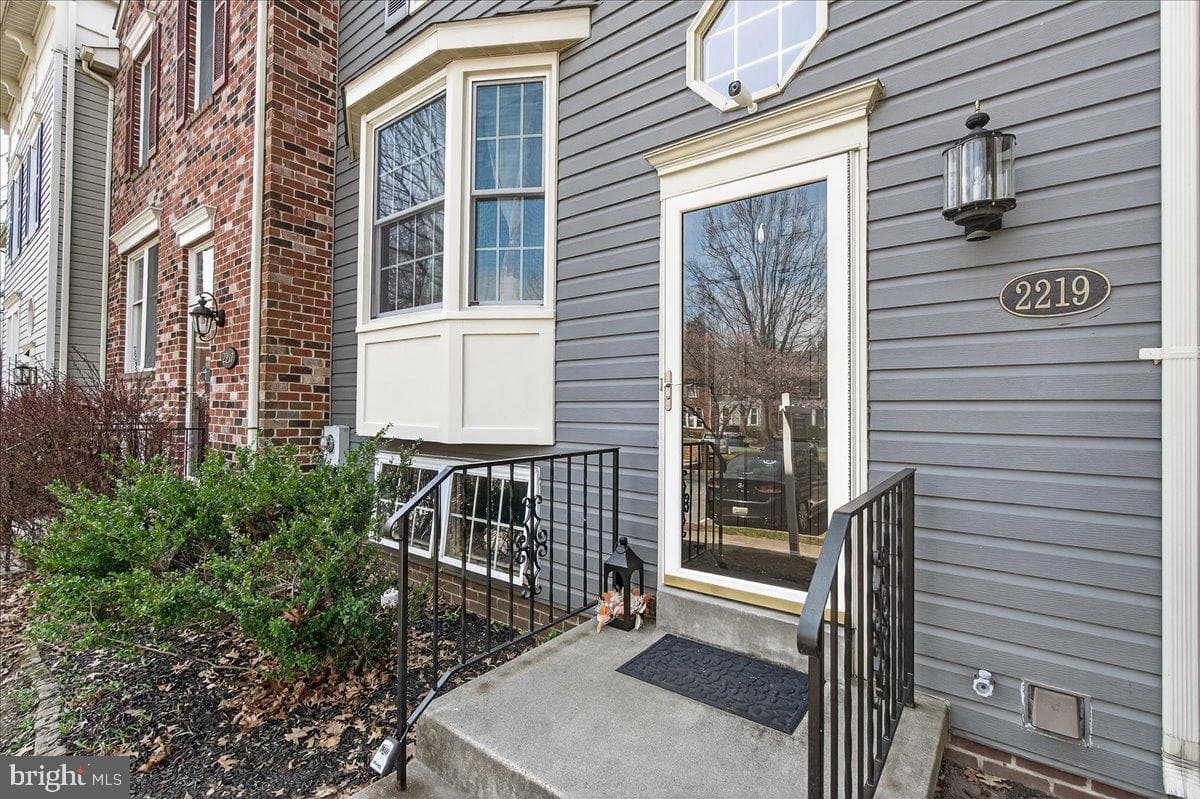 2219 Waller House Court photo 2