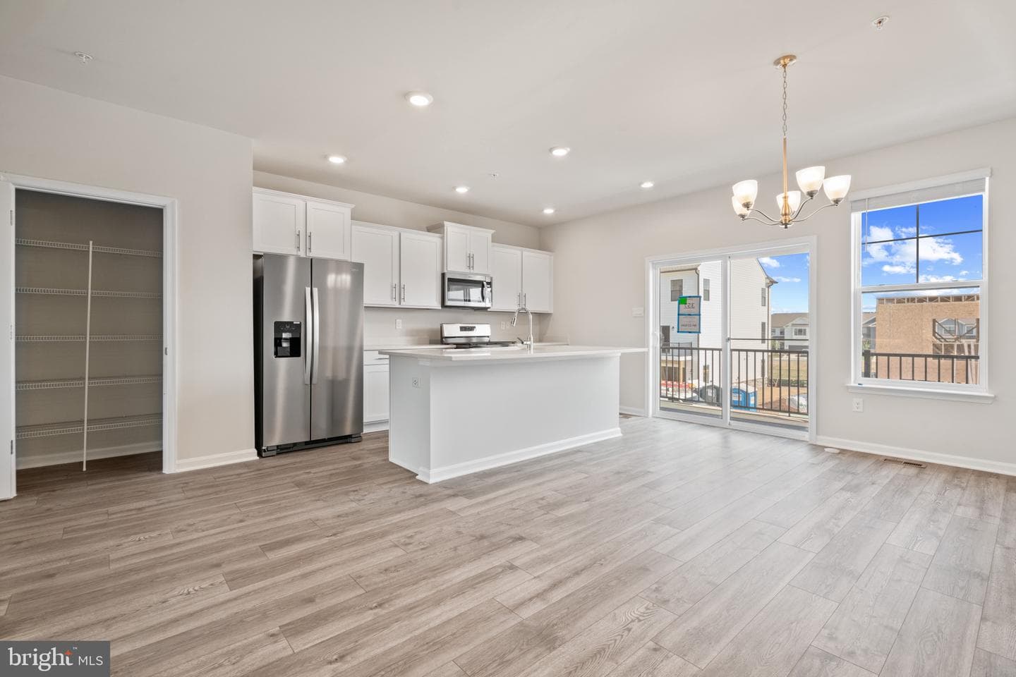 725 Compass Way photo 6