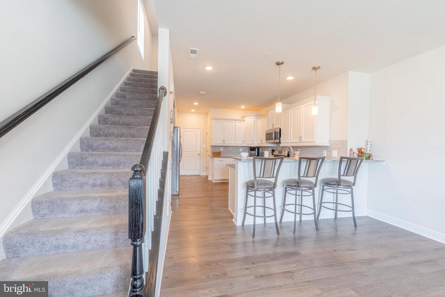 7070 Executive Way photo 12