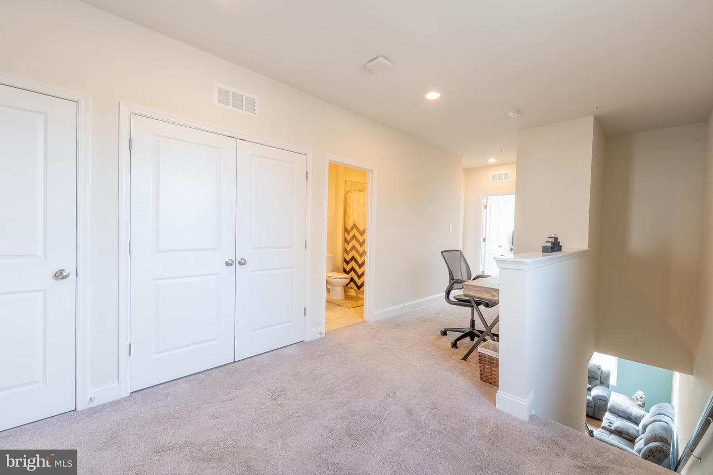 7070 Executive Way photo 28