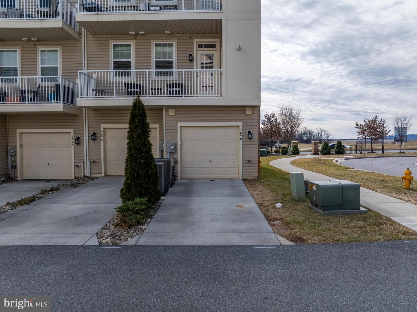 7070 Executive Way photo 38