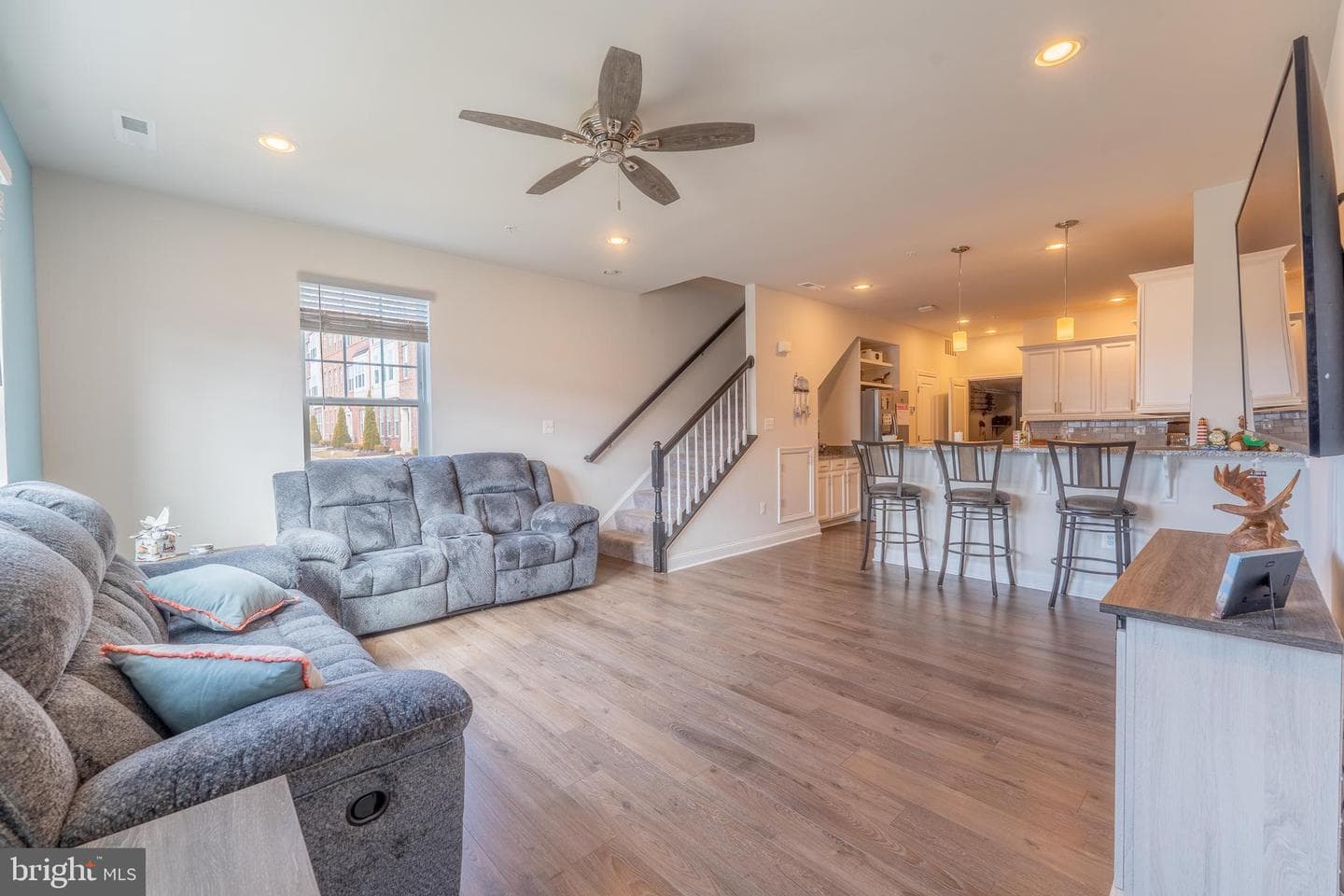 7070 Executive Way photo 5