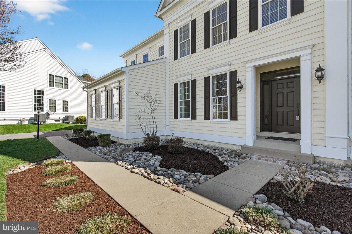 411 William Plummer Street photo 3