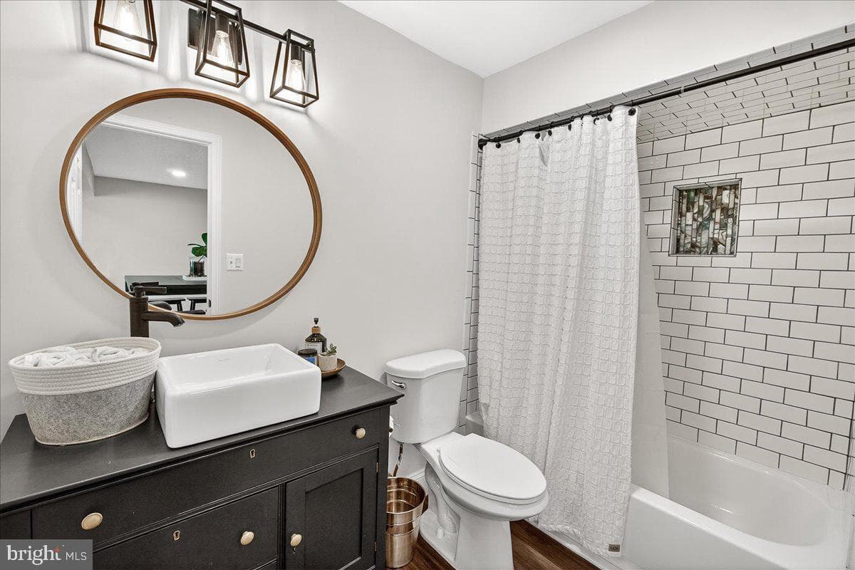 411 William Plummer Street photo 60