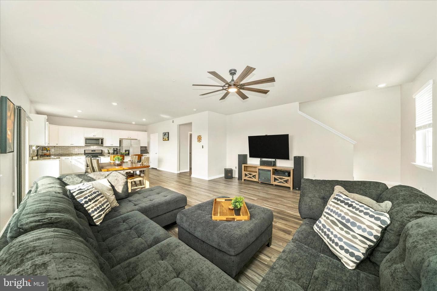 2086 Pomona Way photo 13