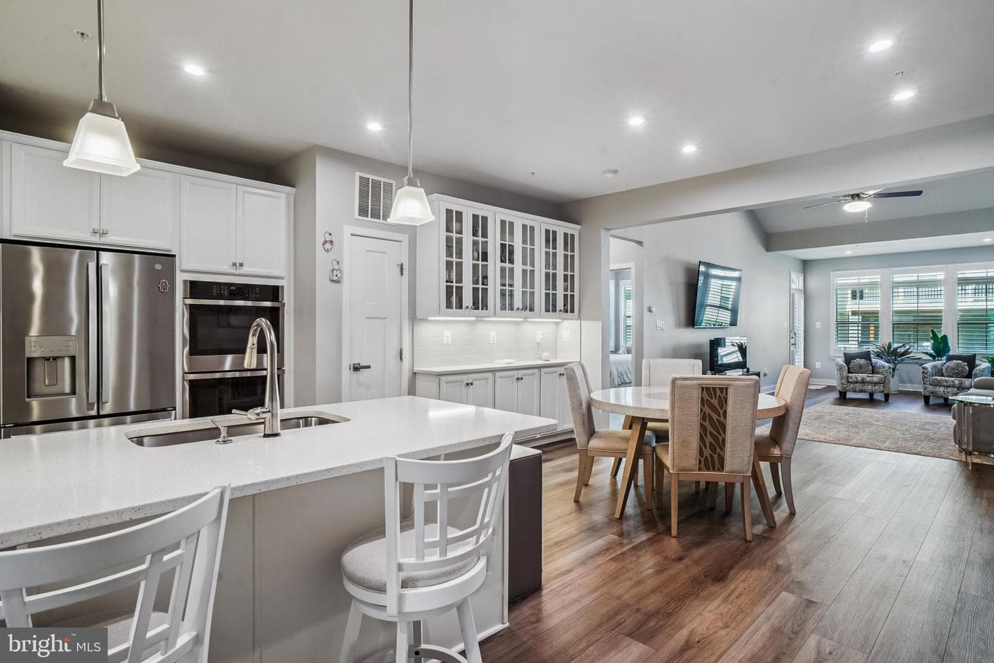 6126 Dock Street photo 2