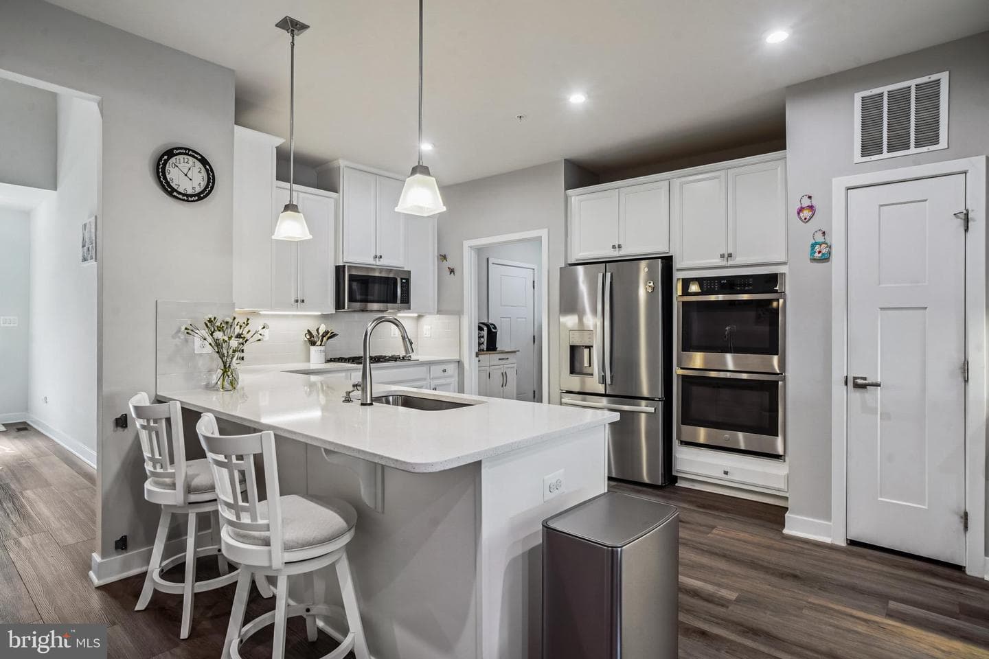 6126 Dock Street photo 4