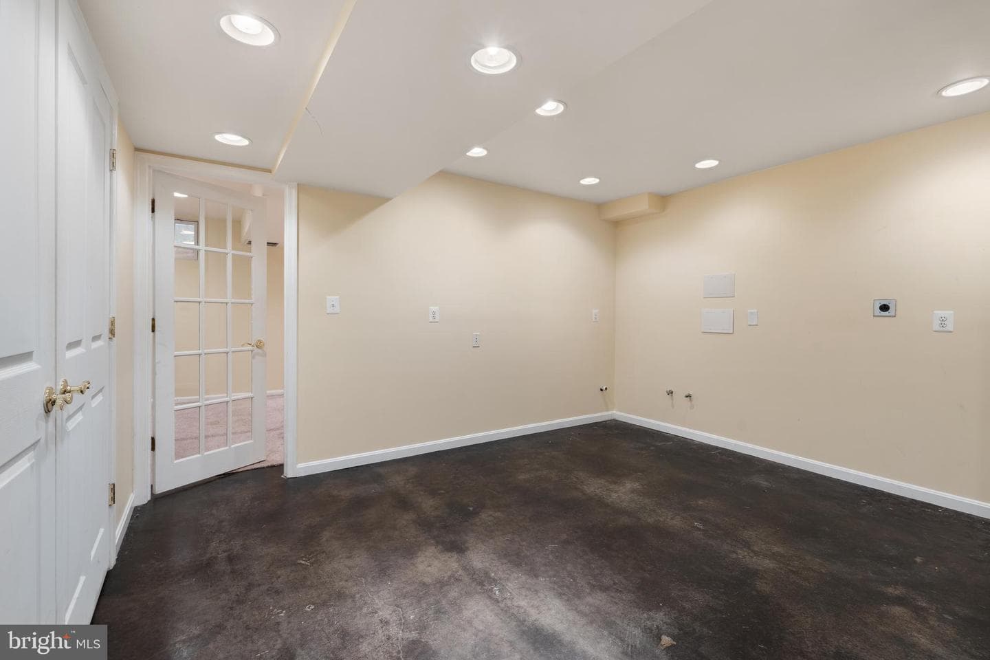 801 Dunbrooke Court photo 30