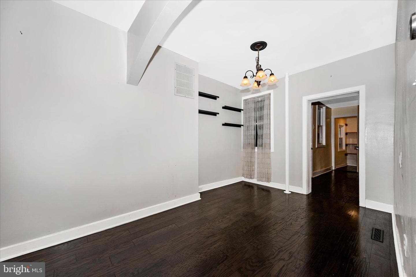 467 W South St photo 10
