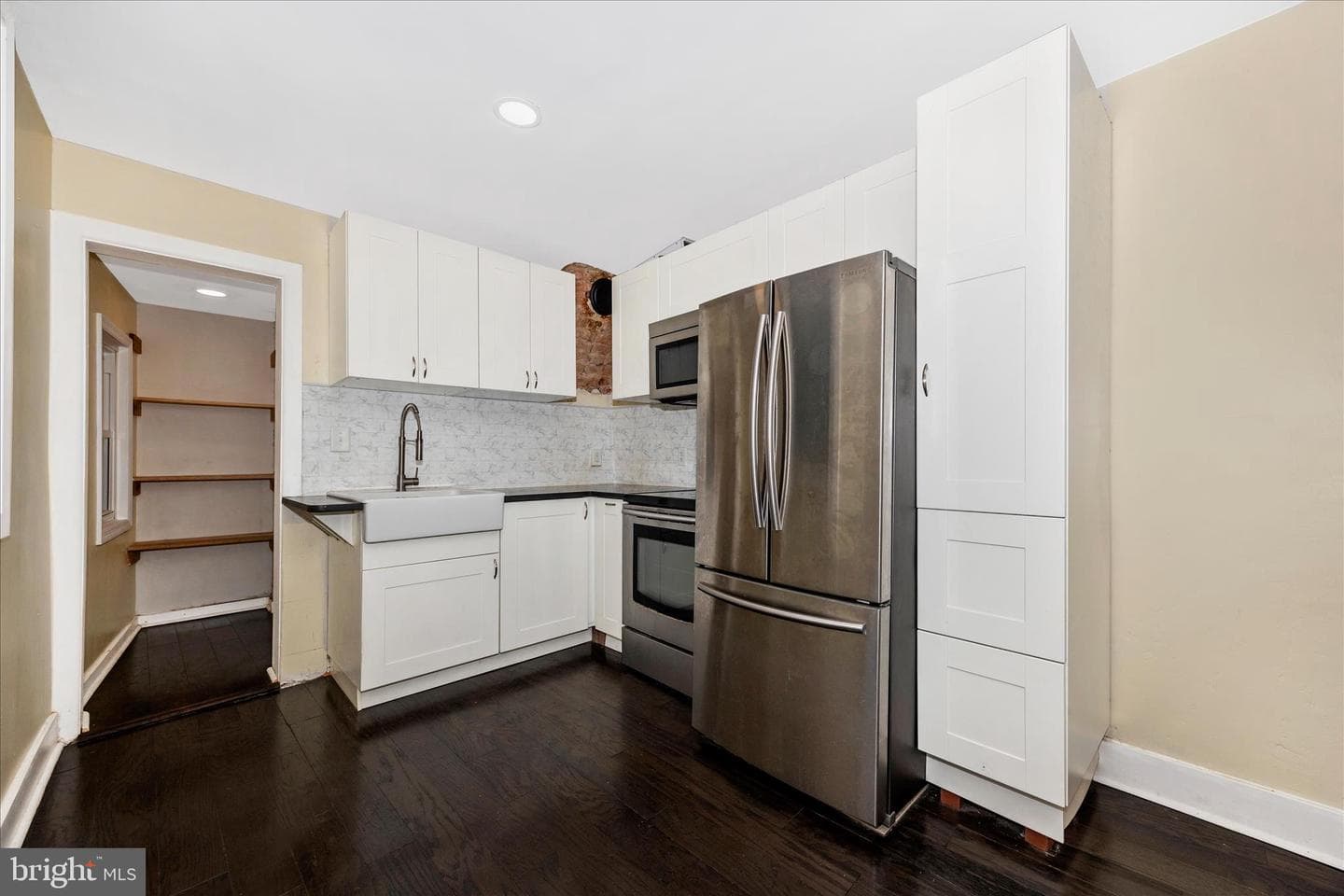 467 W South St photo 14