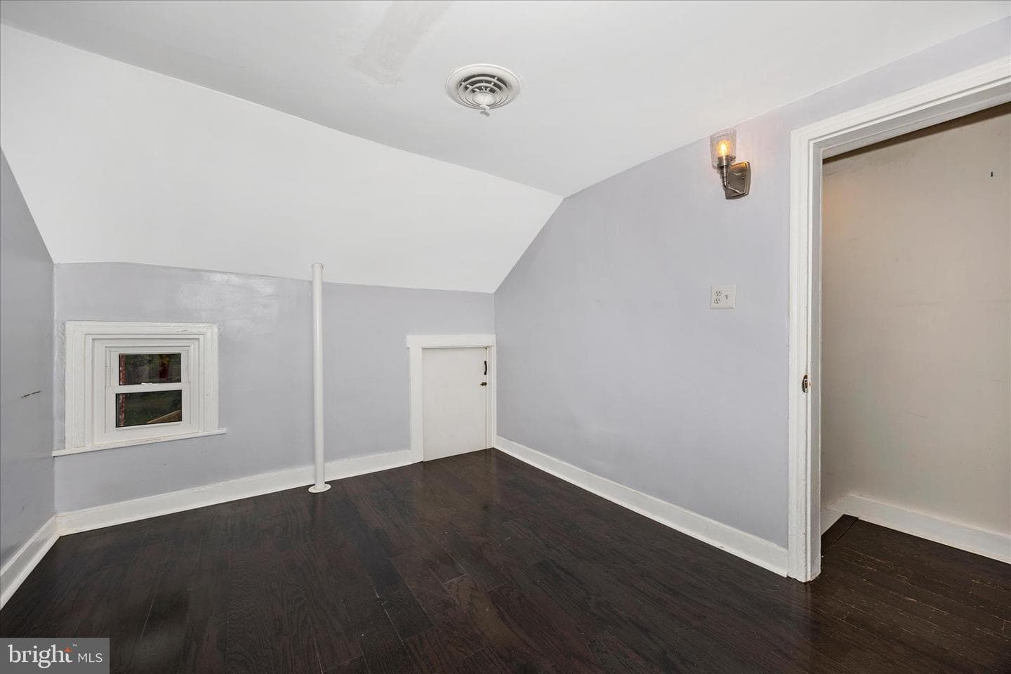 467 W South St photo 29