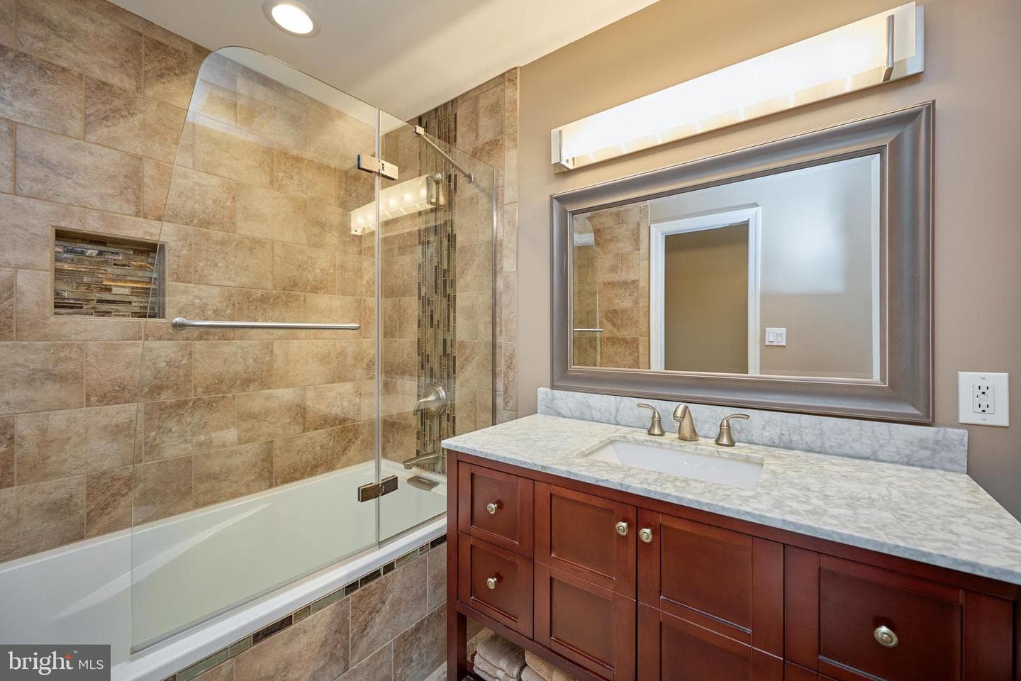 4292 Molesworth Terrace photo 36