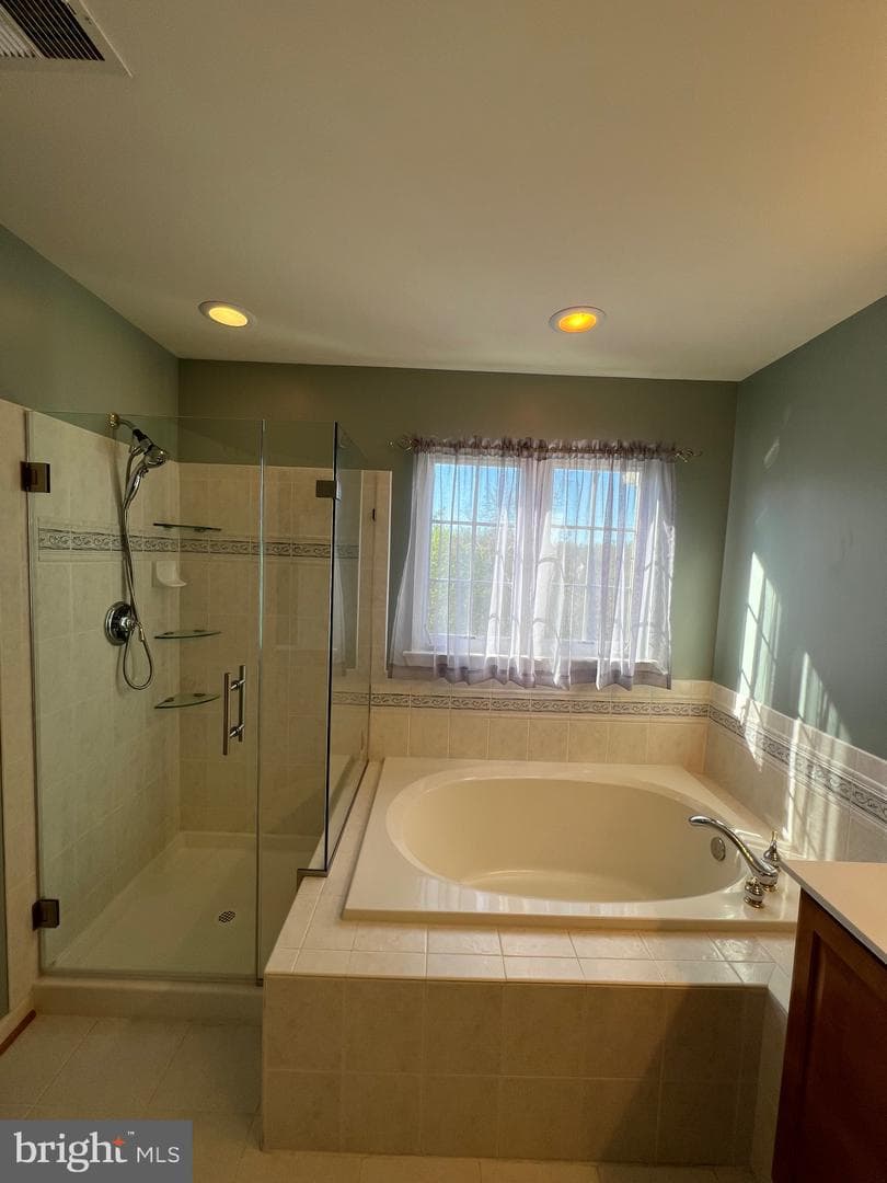 131 Fiona Way photo 58