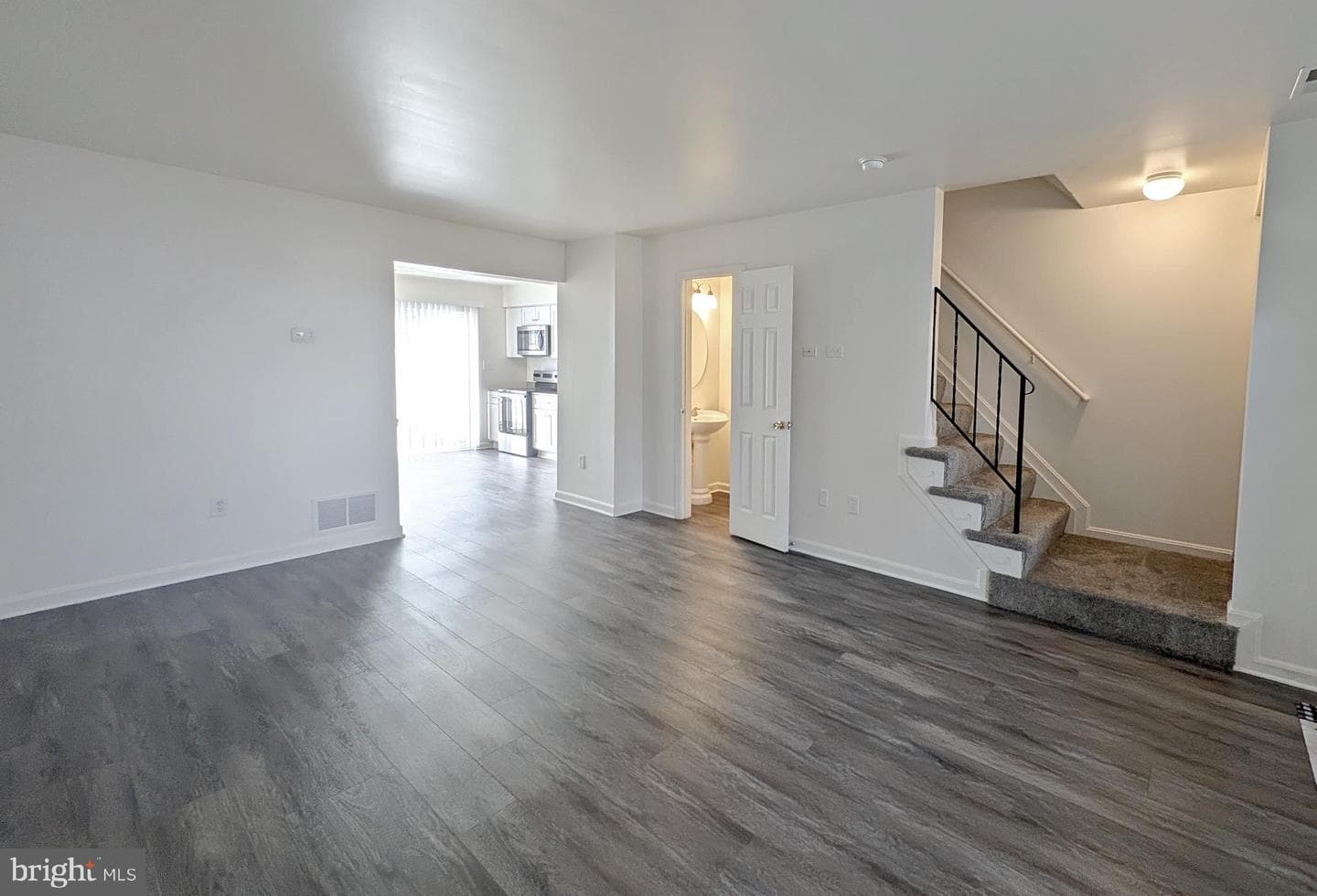 526 Essex Place photo 6