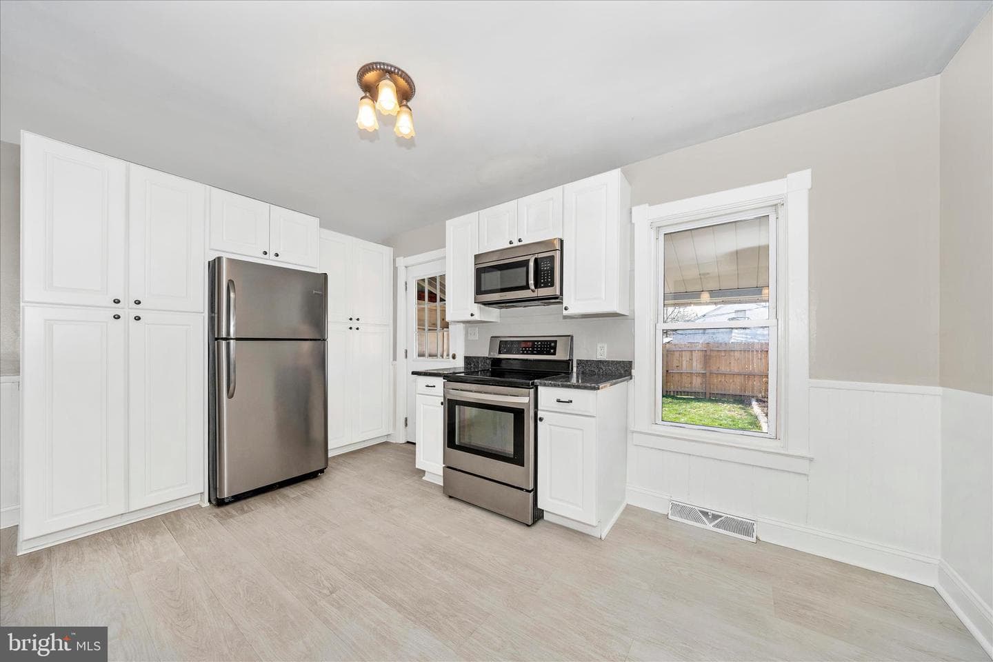202 Maple Avenue photo 13