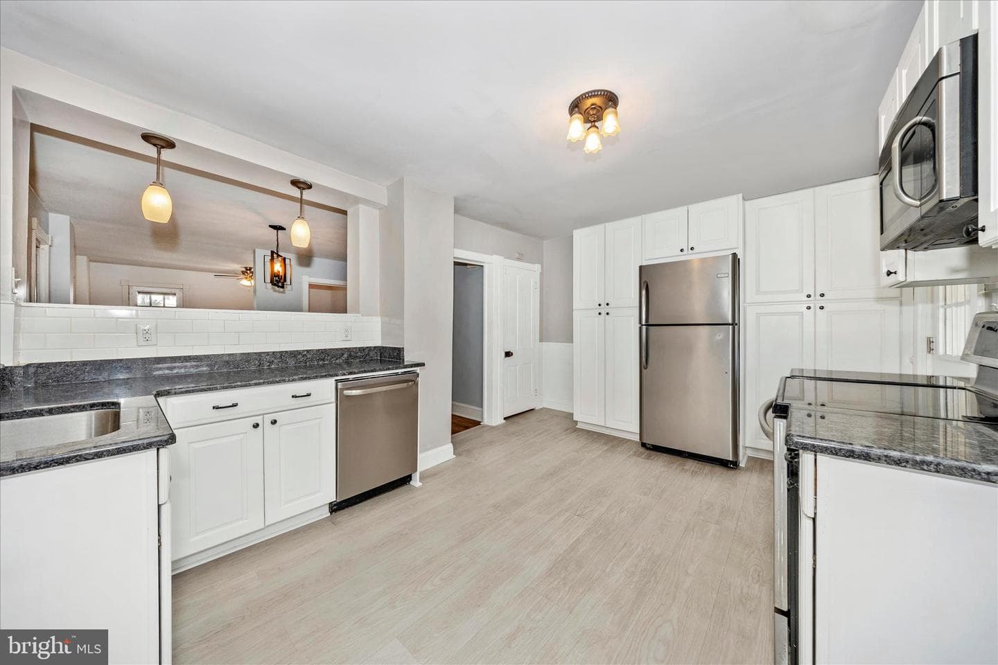 202 Maple Avenue photo 4