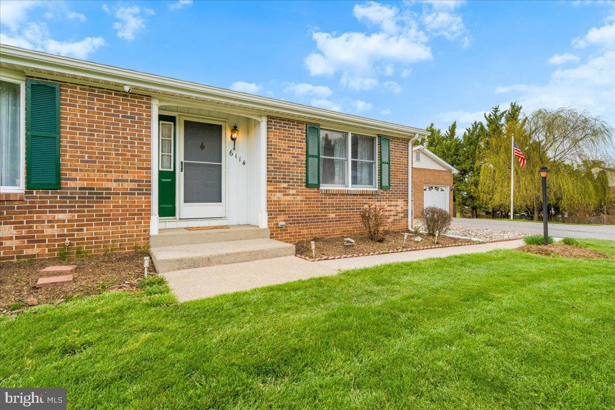 6114 Elaine Drive photo 2