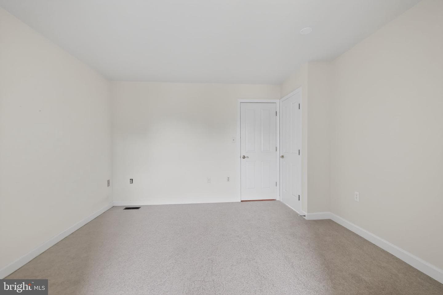 825 Dunbrooke Court photo 27