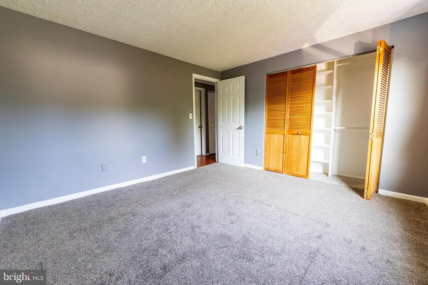550 Logan Street photo 19