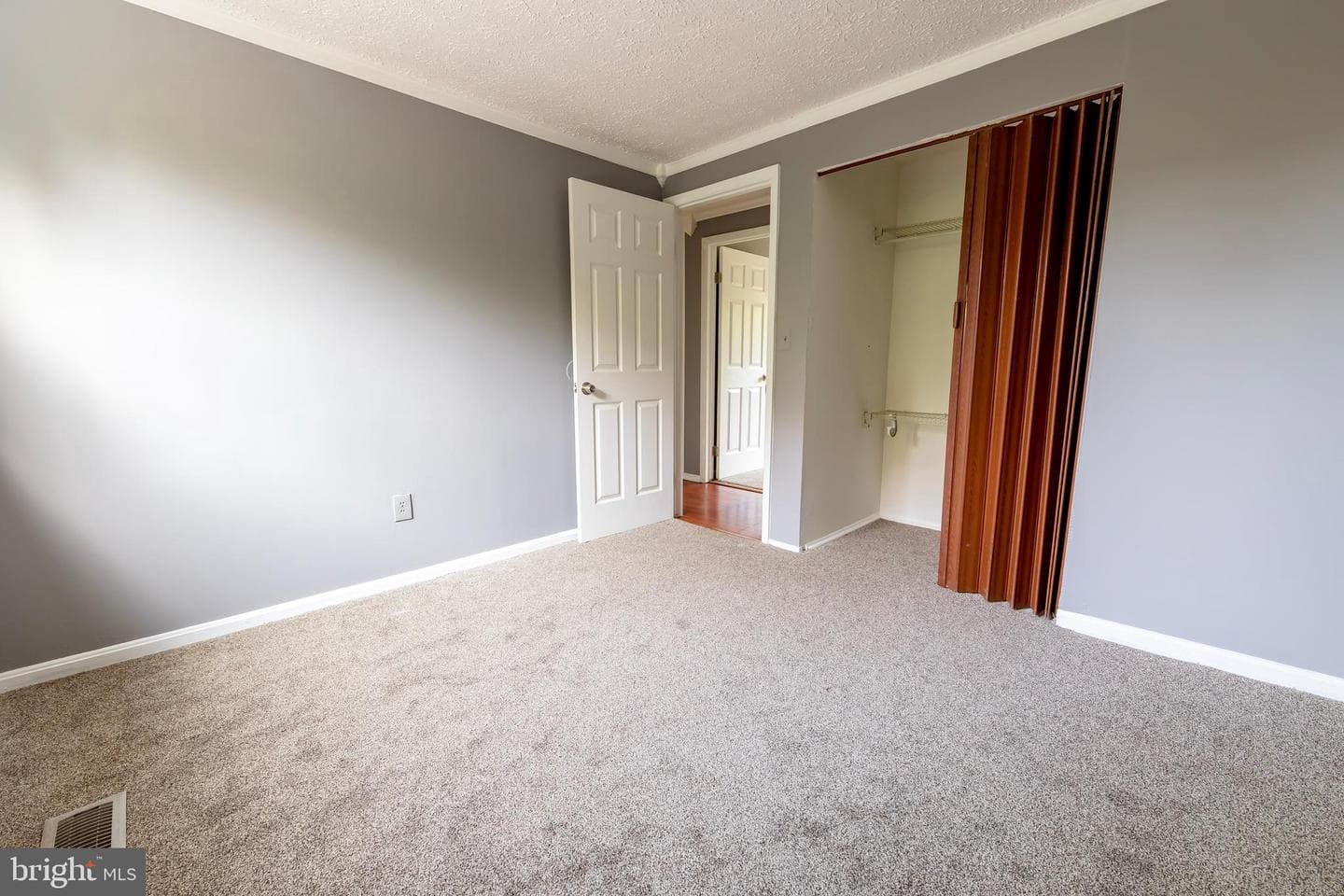 550 Logan Street photo 21