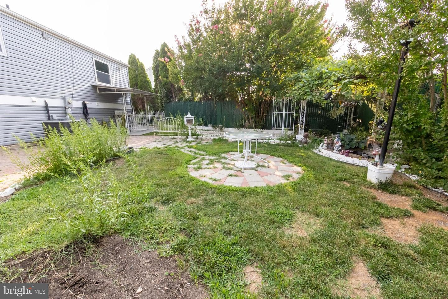 550 Logan Street photo 30