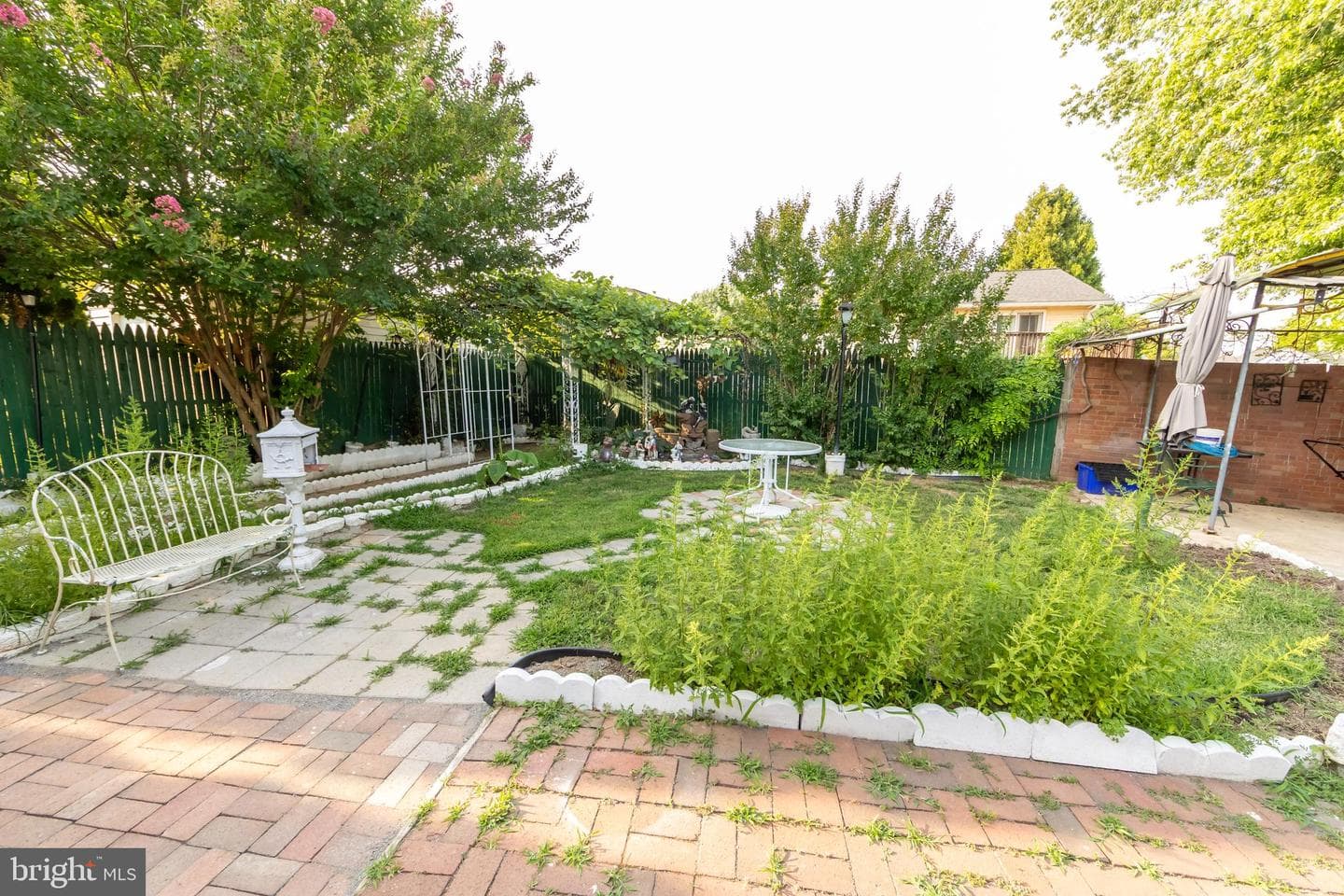 550 Logan Street photo 31