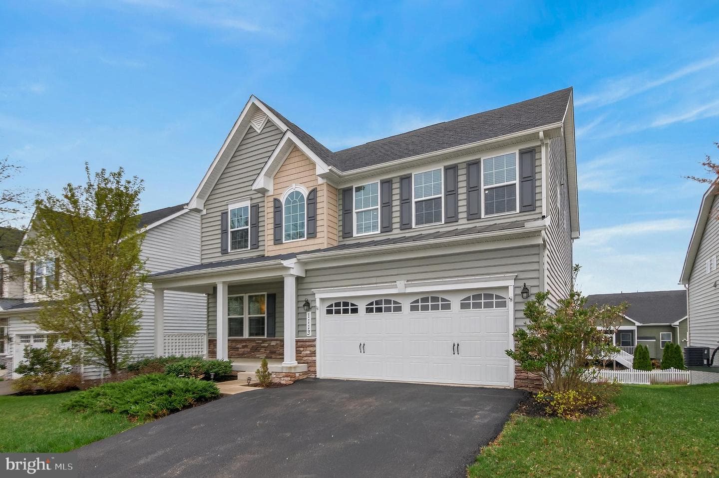 1113 Long Farm Circle photo 2