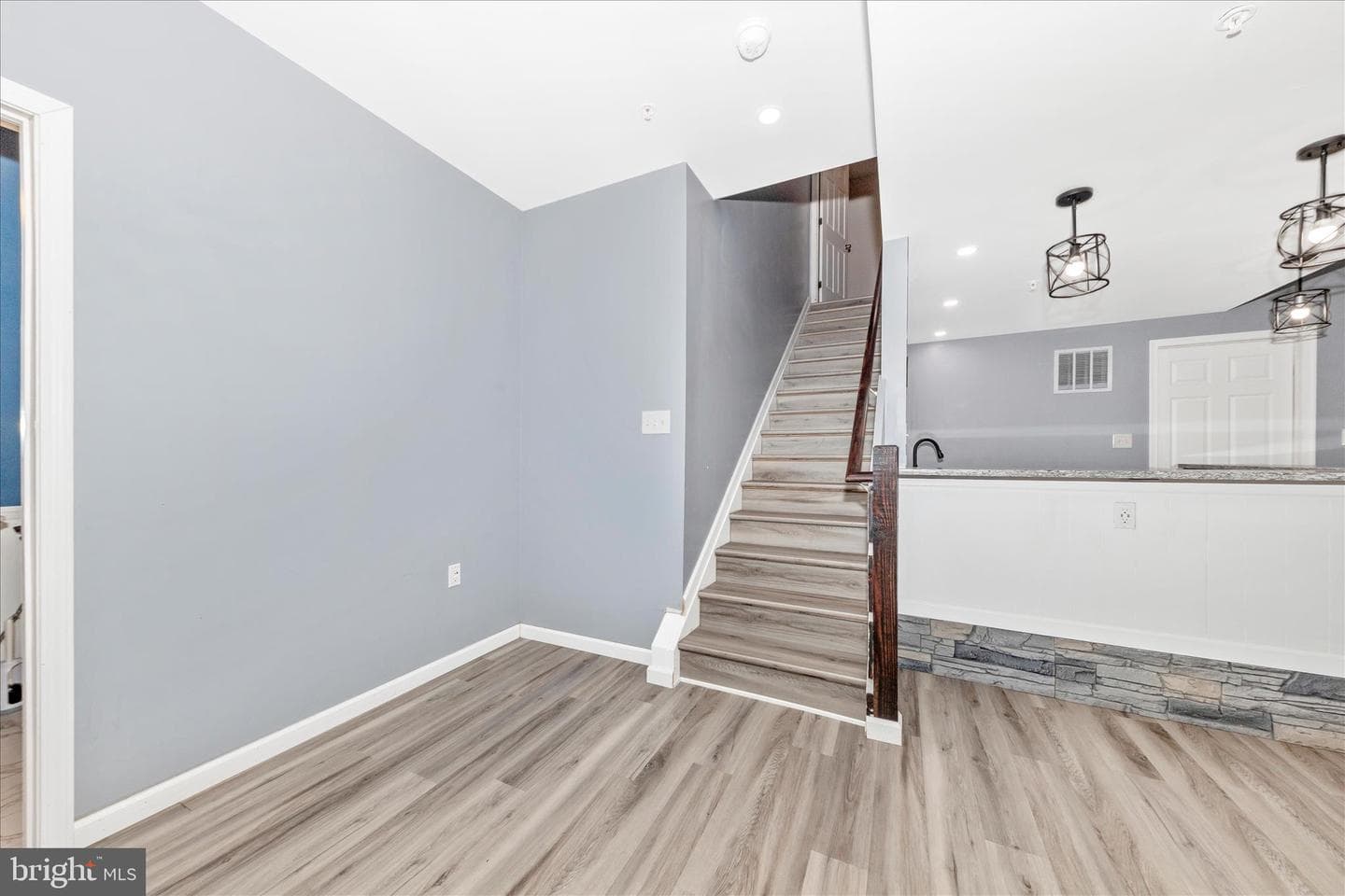 1710 Trotter Street photo 28