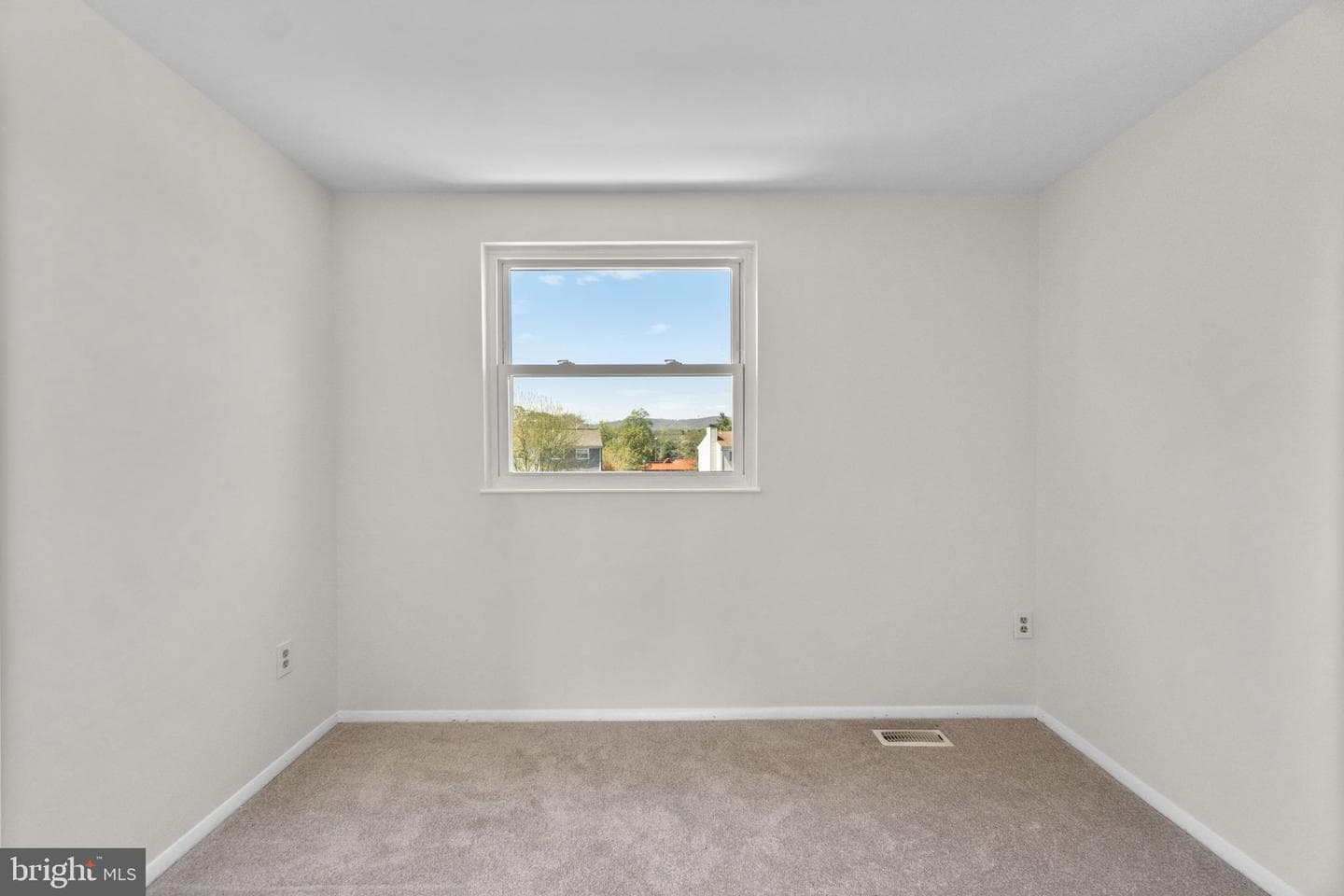 1715 Country Court photo 18